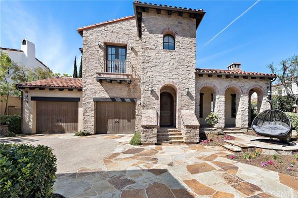 Attached, Exterior, Facade, Mediterranean