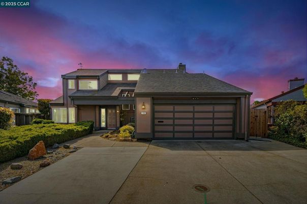 Attached, Exterior, Facade, Modern