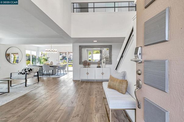 Chandelier, Dining room, Interior, Recessed Lighting, Wood Texture Flooring