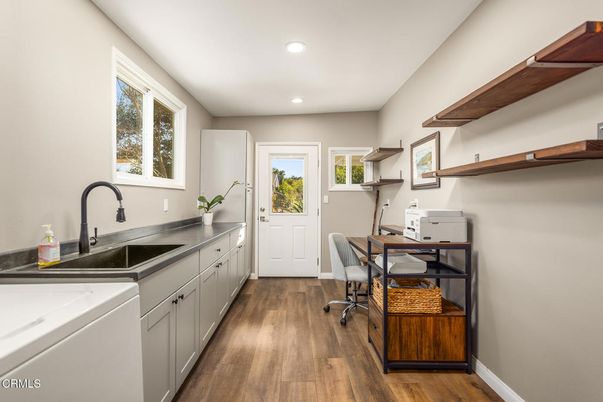 Home Office, Interior, Recessed Lighting, Wood Texture Flooring