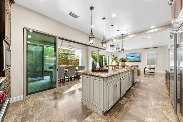 Dining room, Interior, Kitchen, Living room, Pendant Lights, Recessed Lighting, Stainless Steel Appliances