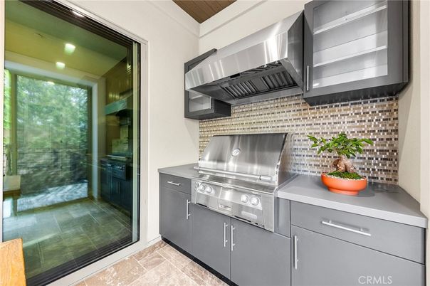 Interior, Stainless Steel Appliances