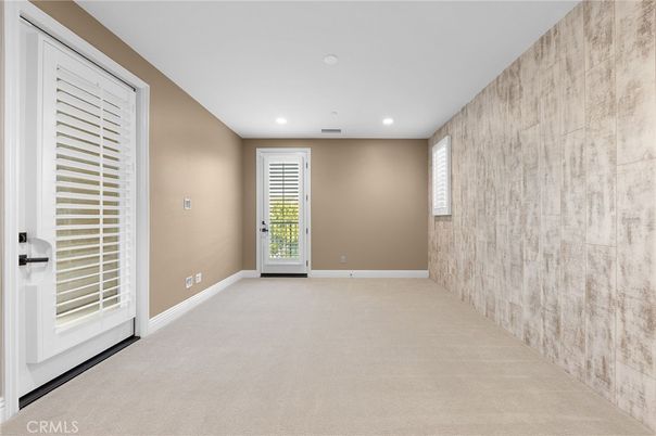 Empty room, Interior, Recessed Lighting