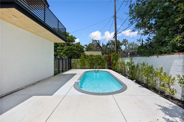 Exterior, Pool