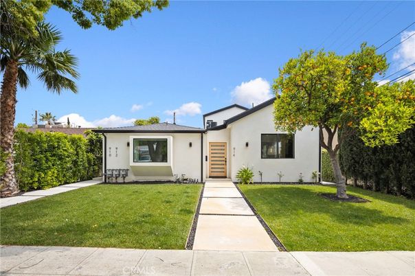 Backyard, Exterior, Facade, Ranch