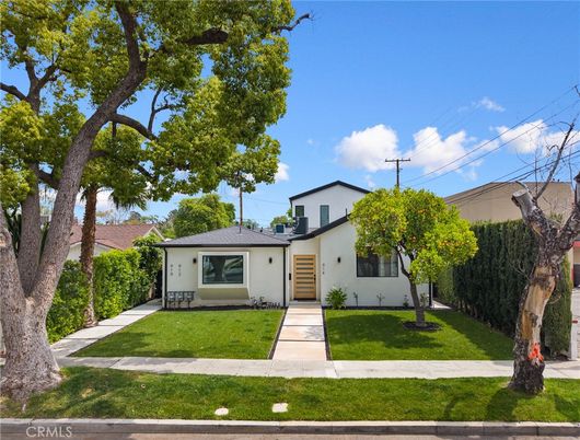Backyard, Exterior, Facade, Ranch