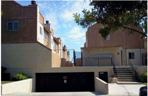 Attached, Exterior, Facade, Modern