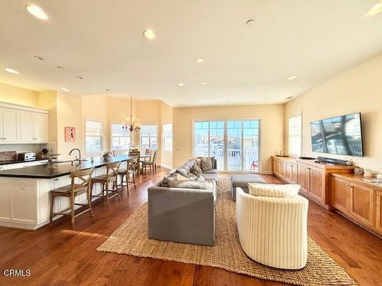 Chandelier, Dining room, Interior, Kitchen, Living room, Recessed Lighting, Wood Texture Flooring