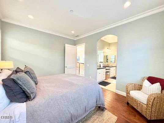 Bedroom, Interior, Kitchen, Recessed Lighting, Wood Texture Flooring
