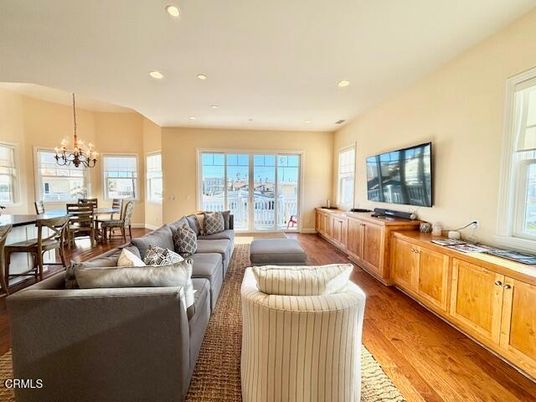 Chandelier, Dining room, Interior, Living room, Recessed Lighting, Wood Texture Flooring