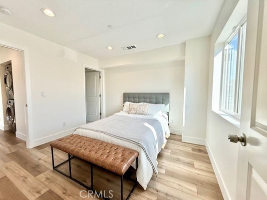 Bedroom, Interior, Recessed Lighting, Washer, Wood Texture Flooring