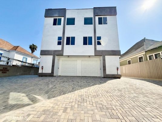 Attached, Exterior, Facade, Modern