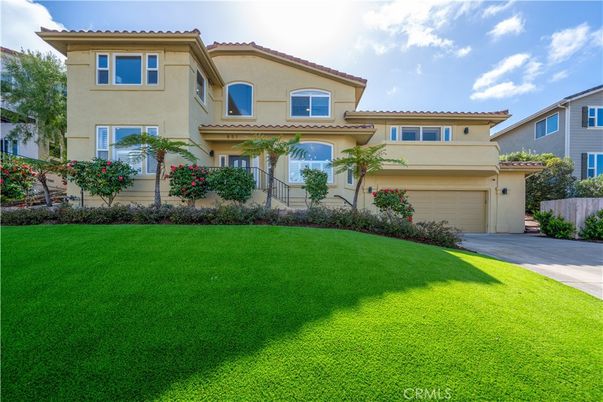 Attached, Exterior, Facade, Mediterranean