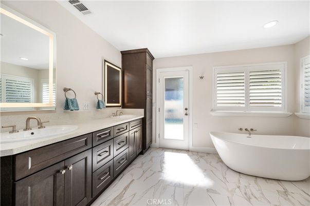 Bathroom, Dual Sink Vanities, Free Standing Baths, Interior, Marble, Recessed Lighting