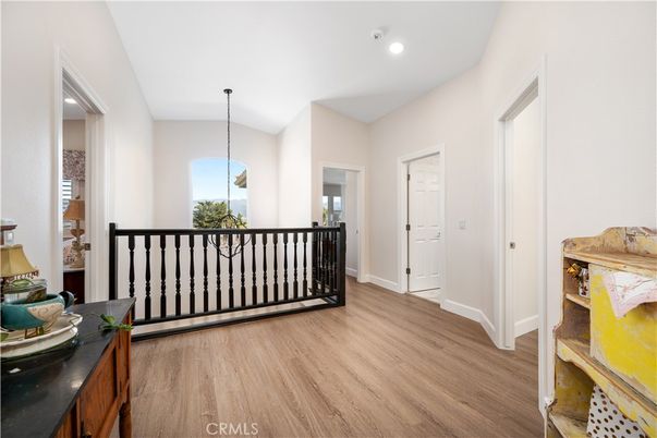 Interior, Pendant Lights, Recessed Lighting, Wood Texture Flooring
