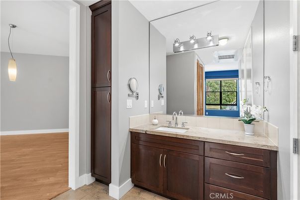 Bathroom, Interior, Pendant Lights, Wood Texture Flooring