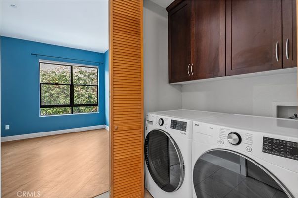 Interior, Utility Closets, Washer, Wood Texture Flooring