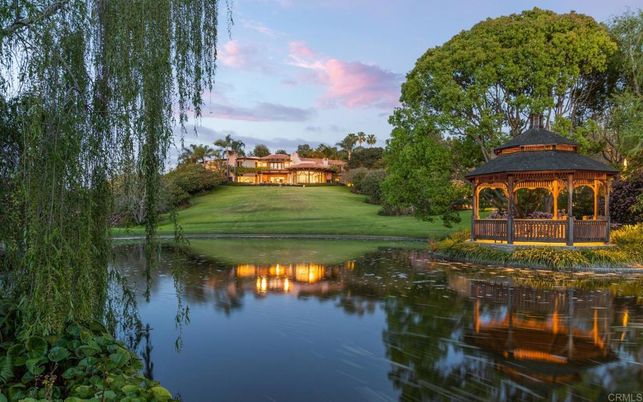 Exterior, Lake