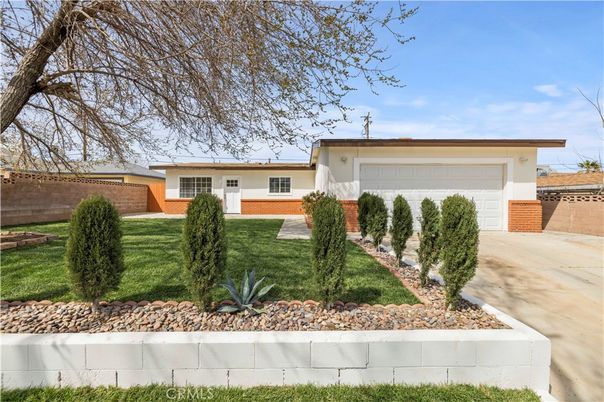 Attached, Exterior, Facade, Ranch