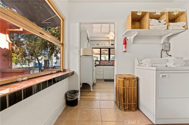 Interior, Washer, Wood Texture Flooring