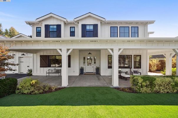 Attached, Exterior, Facade, Farmhouse