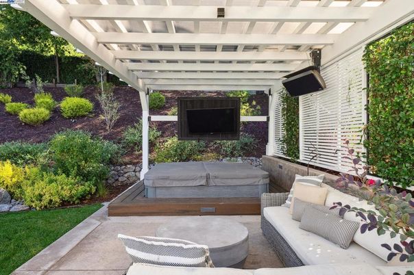 Exterior, Hot Tub