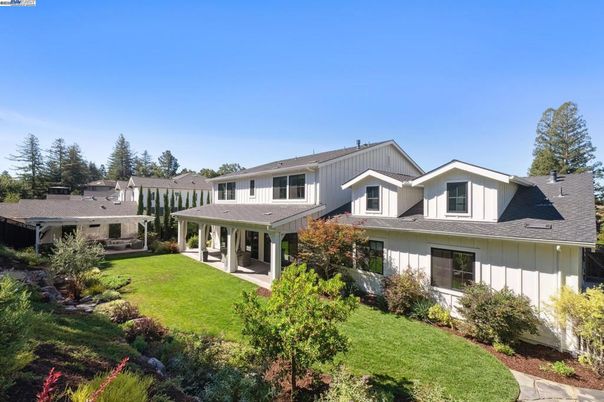 Backyard, Exterior, Facade, Farmhouse