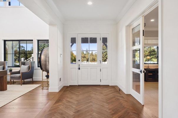 Interior, Recessed Lighting, Wood Texture Flooring