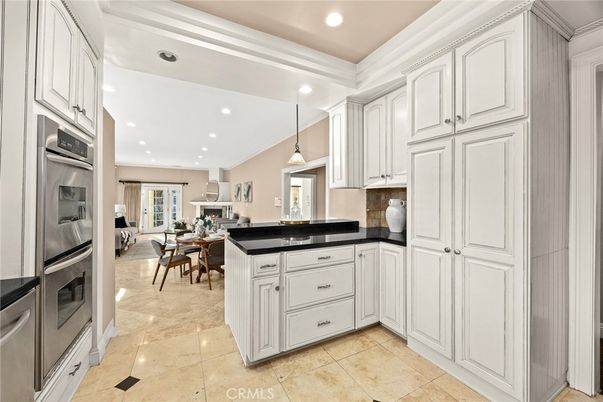 Dining room, Interior, Kitchen, Pendant Lights, Recessed Lighting, Stainless Steel Appliances