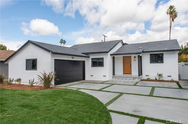 Attached, Exterior, Facade, Ranch