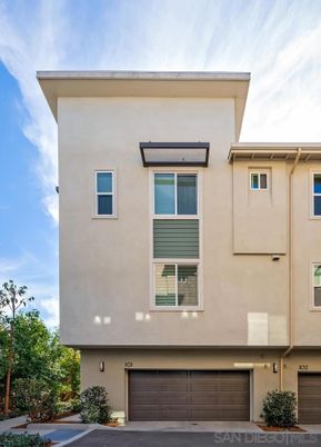 Attached, Exterior, Facade, Modern