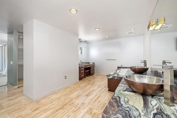 Interior, Recessed Lighting, Wood Texture Flooring