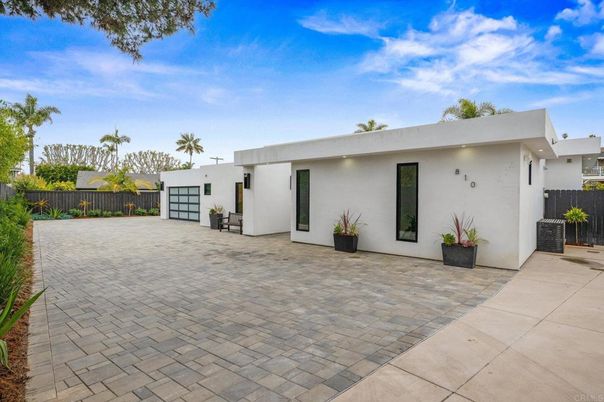 Attached, Backyard, Exterior, Facade, Modern