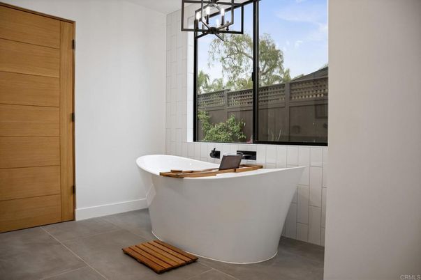 Bathroom, Free Standing Baths, Interior, Pendant Lights