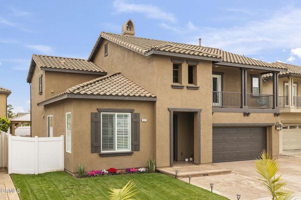 Attached, Exterior, Facade, Mediterranean