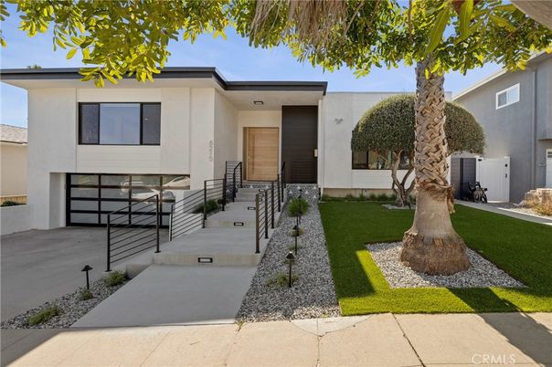 Attached, Exterior, Facade, Modern