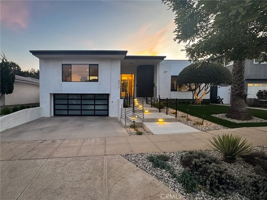 Attached, Exterior, Facade, Modern