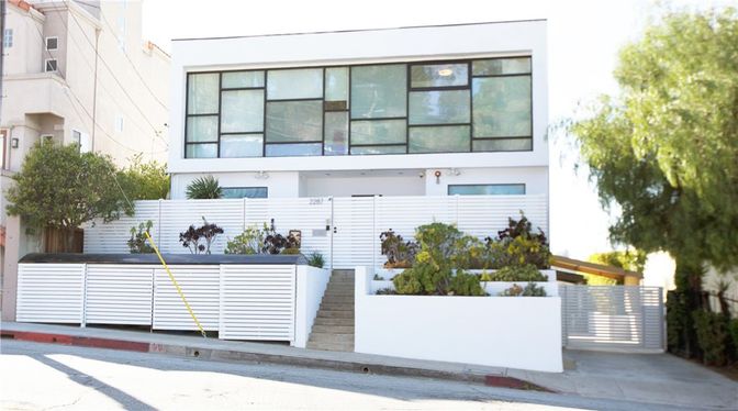 Exterior, Facade, Modern