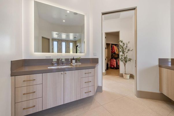 Bathroom, Dual Sink Vanities, Interior, Recessed Lighting