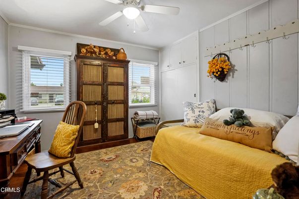 Home Office, Interior