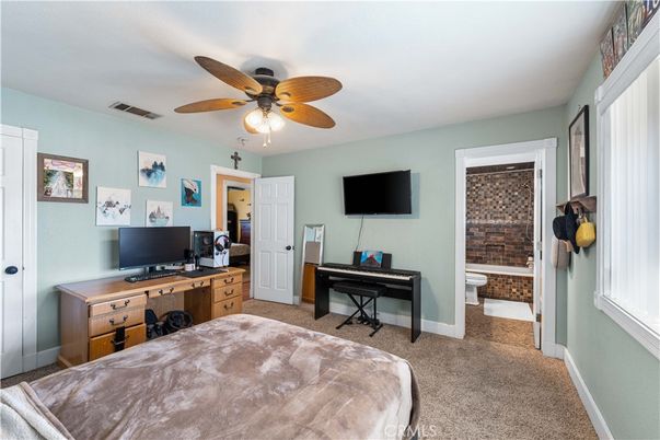 Home Office, Interior