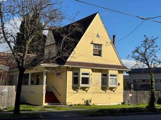 Exterior, Facade, Cape Cod