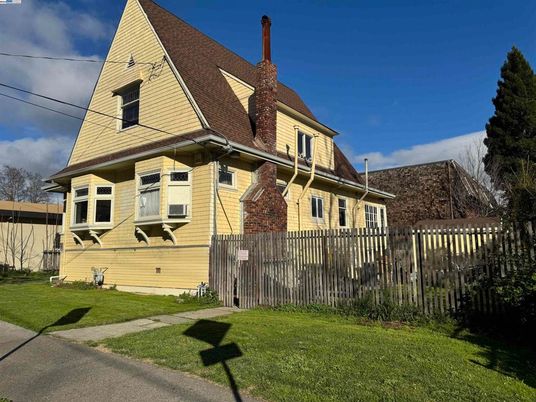 Exterior, Facade, Cape Cod