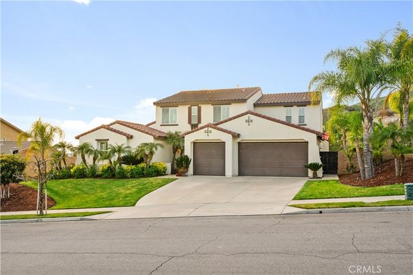 Attached, Exterior, Facade, Mediterranean