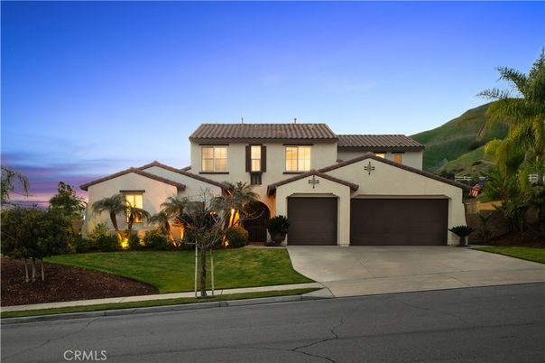 Attached, Exterior, Facade, Mediterranean
