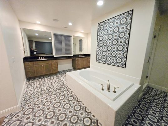 Bathroom, Interior, Recessed Lighting
