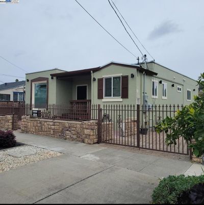 Exterior, Facade, American Craftsman