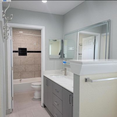 Bathroom, Interior, Recessed Lighting