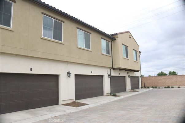 Attached, Exterior, Facade, Mediterranean