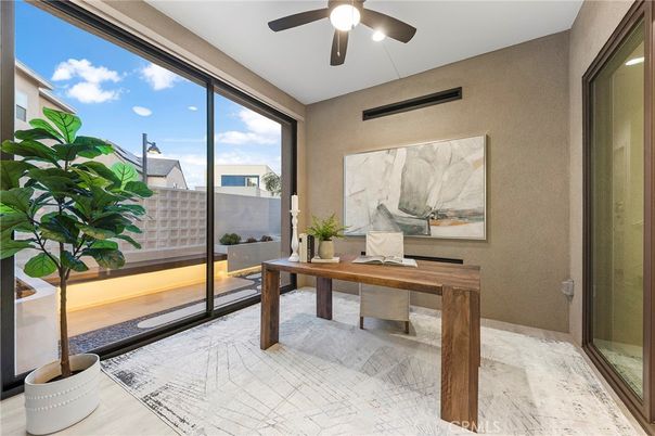 Home Office, Interior